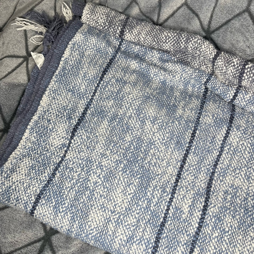 UGG Benson Blue Plaid Fringed Throw Blanket 70”x50” Z - Picture 5 of 6